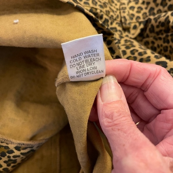 Hyfve zip front leopard print mini skirt w/pockets size L. - Picture 8 of 8